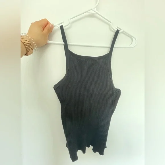 Oak and Fort Tank - Picture 1 of 3